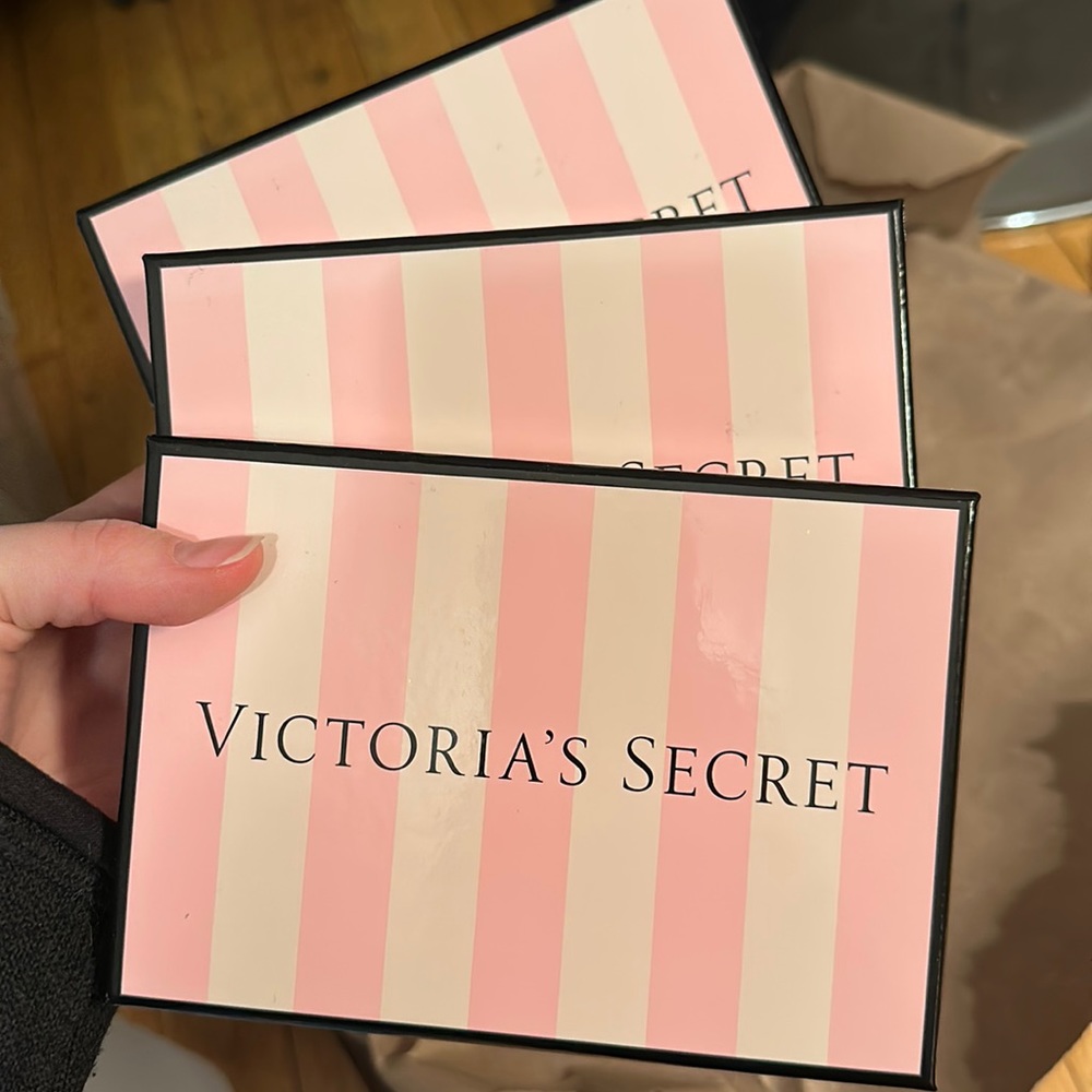 3 VICTORIA SECRET GIFT CARD HARD BOX
